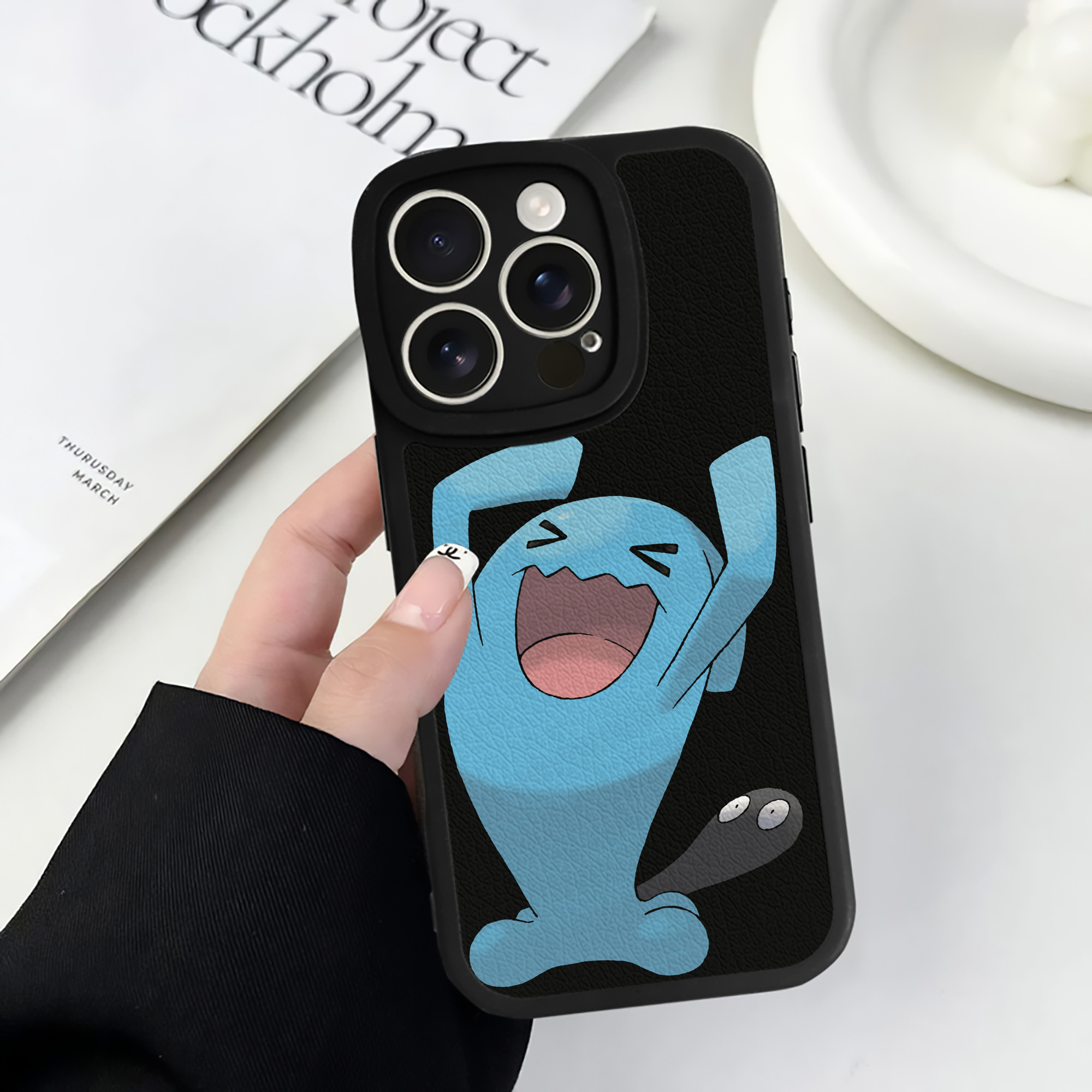 （画像用） ポケットモンスター Pokémon 【iPhone 16シリーズ対応】シリコンスマホケース（レザー調） 材質：シリコン
